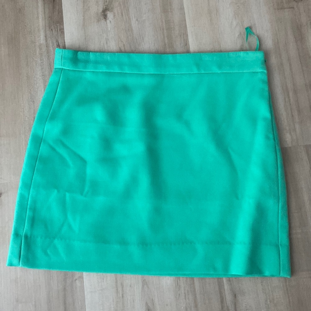 Sea foam green gap mini skirt.